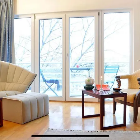 Luxury With Balcony View On Caslte