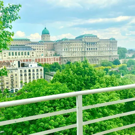 Luxury With Balcony View On Caslte Apartment *