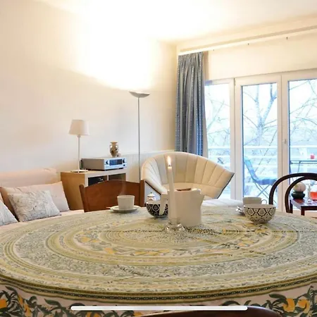 Luxury With Balcony View On Caslte Apartment *