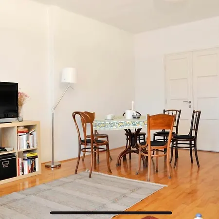 Luxury With Balcony View On Caslte Apartment *