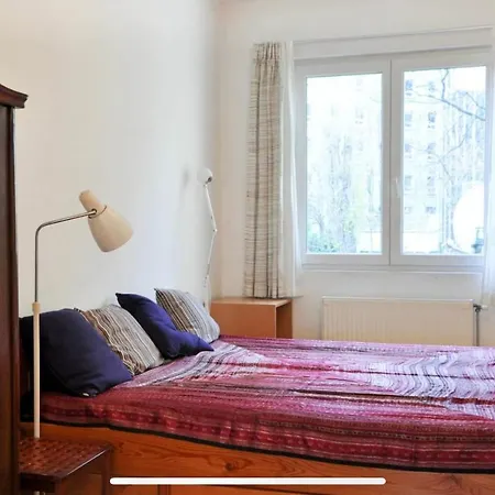 Luxury With Balcony View On Caslte *