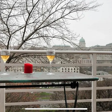Luxury With Balcony View On Caslte *